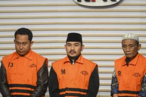 Bupati Ade Kuswara Dituntut 7 Tahun Penjara, Abah Kunang 4 Tahun
