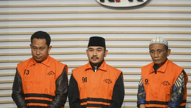 Bupati Ade Kuswara Dituntut 7 Tahun Penjara, Abah Kunang 4 Tahun